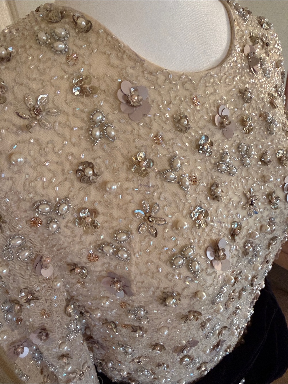 MAC DUGGAL
Ivory Embellished Evening Gown with Velvet Bow - Picture 7 of 17